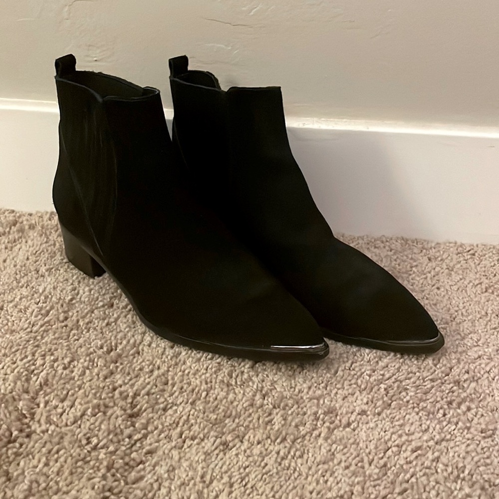 Marc Fisher LTD size 8.5 genuine suede black ankle boots
